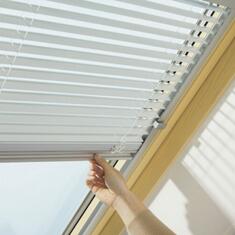 Алюминиевые жалюзи на мансардные окна цена. Купить в «Мастерская Жалюзи»